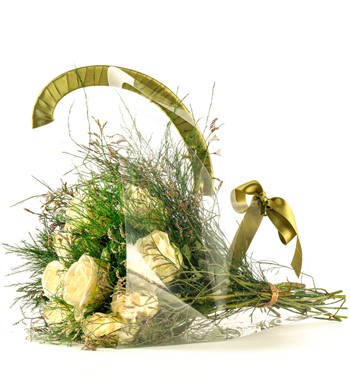 Şeffaf Taşıma Çantasında Beyaz Gül Buketi