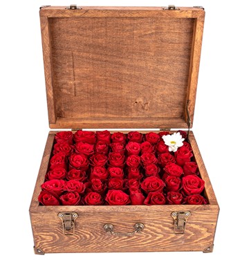 sandıkta kırmızı gül