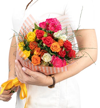 renkli gül buketi
